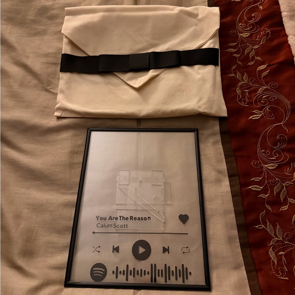 Floating Frame gift with envelope